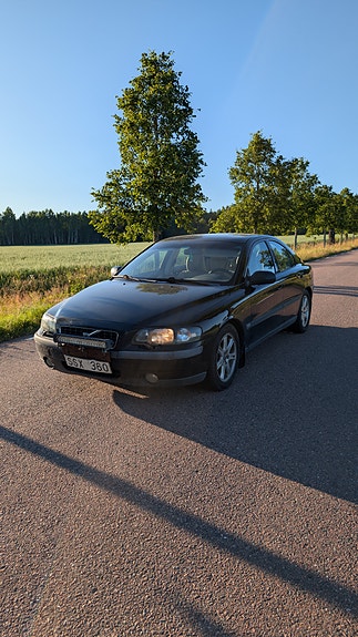 Volvo S60 3 of 5