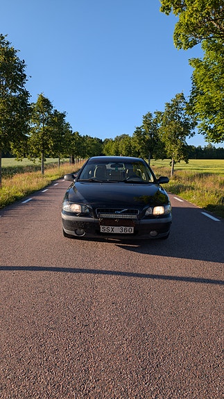 Volvo S60 2 of 5