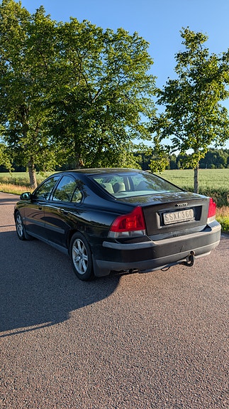 Volvo S60 4 of 5