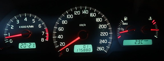 Volvo V40 10 of 20