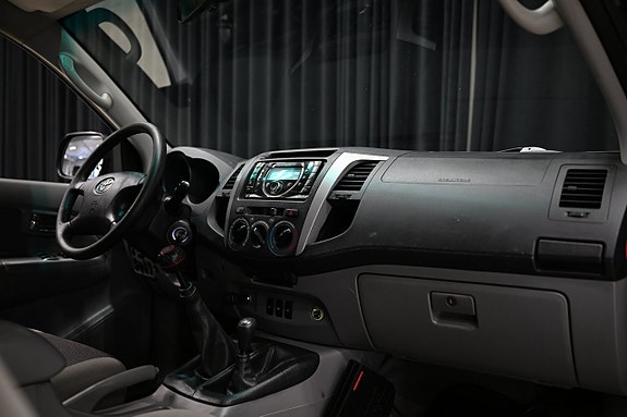 Toyota HiLux 25 of 28
