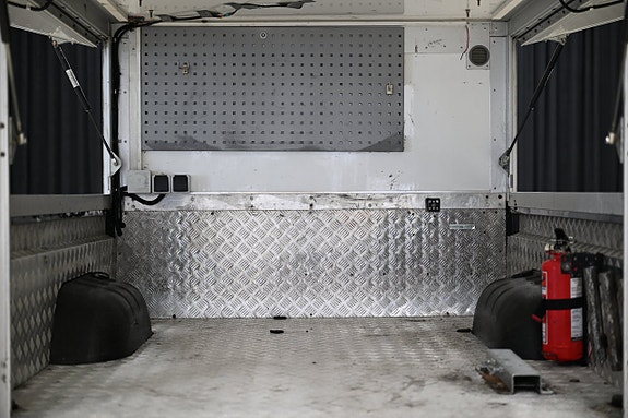 Toyota HiLux 12 of 28