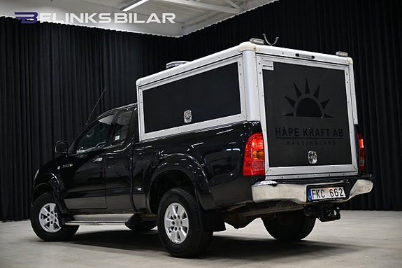 Toyota HiLux 2 of 28