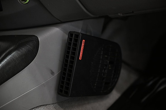 Toyota HiLux 17 of 28