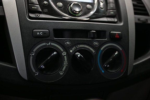 Toyota HiLux 23 of 28
