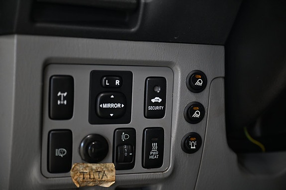 Toyota HiLux 20 of 28