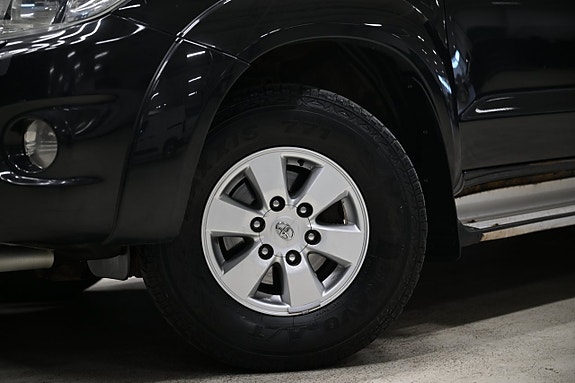 Toyota HiLux 3 of 28
