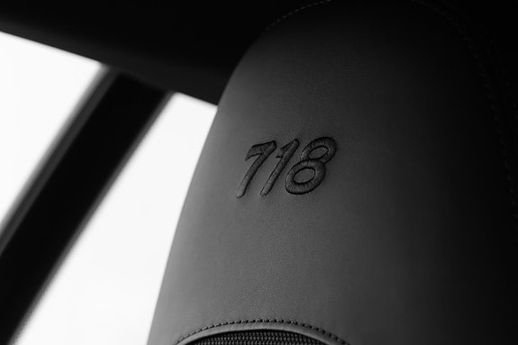 Porsche 718 Cayman T 22 of 27