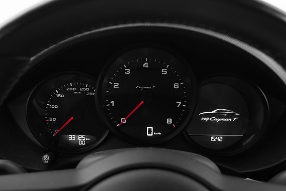 Porsche 718 Cayman T 20 of 27