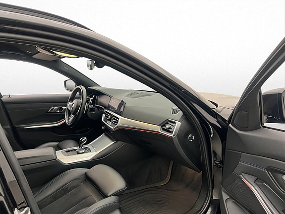 BMW 330e 11 of 30