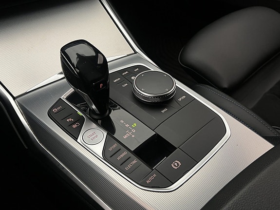 BMW 330e 24 of 30