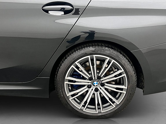 BMW 330e 29 of 30