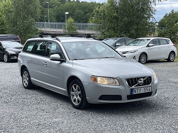 Volvo V70 2 of 17