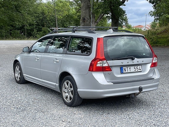Volvo V70 3 of 17