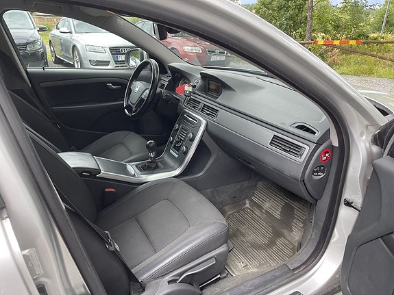 Volvo V70 12 of 17