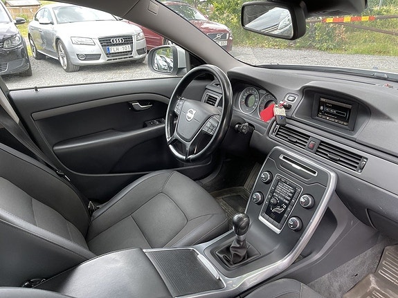 Volvo V70 10 of 17
