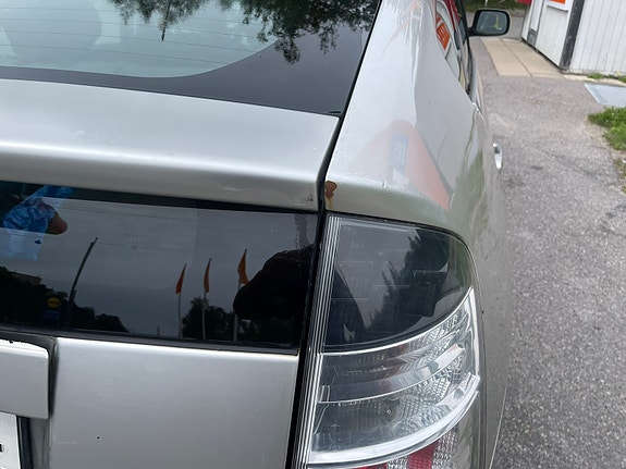 Toyota Prius 5 of 5