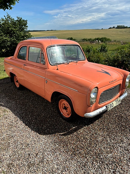 Ford Anglia 4 of 5