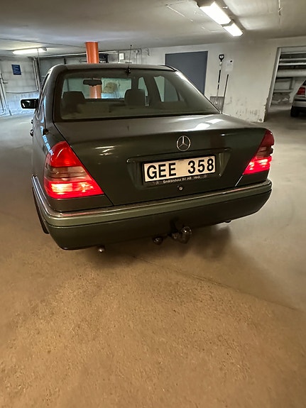 Mercedes-Benz C180 6 of 10