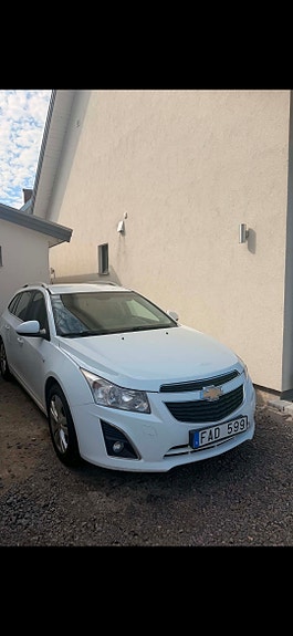 Chevrolet Cruze 2 of 4