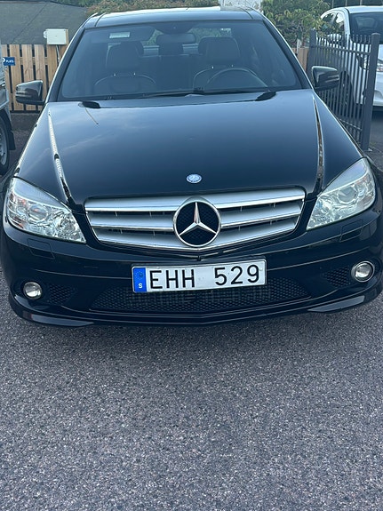 Mercedes-Benz C180 2 of 5