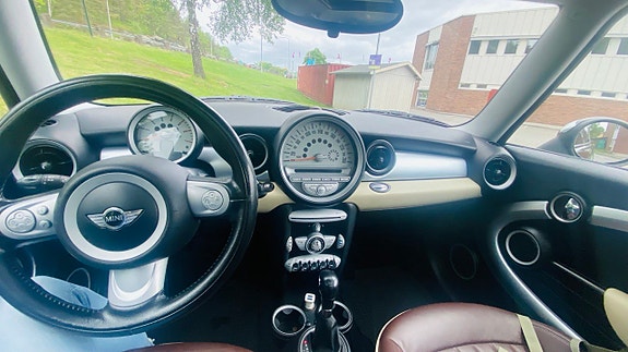 MINI Cooper 16 of 21