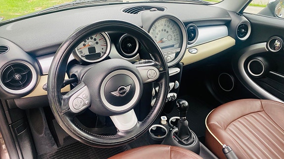 MINI Cooper 14 of 21