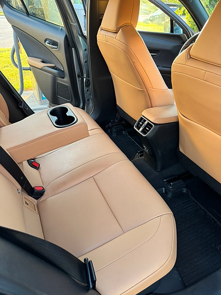 Lexus UX250h 3 of 5