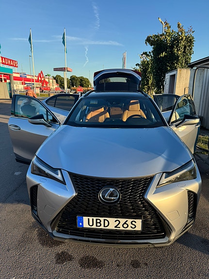 Lexus UX250h 5 of 5