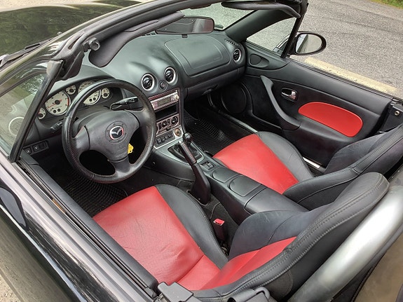 Mazda MX-5 2 of 5