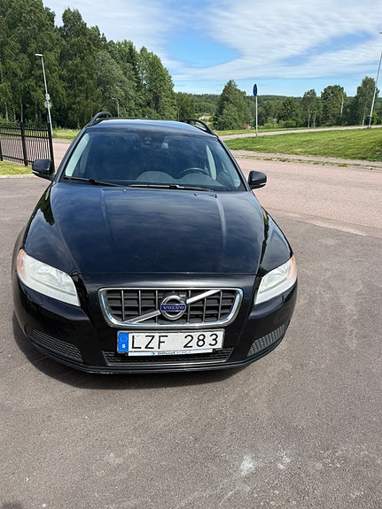 Volvo V70 2 of 5
