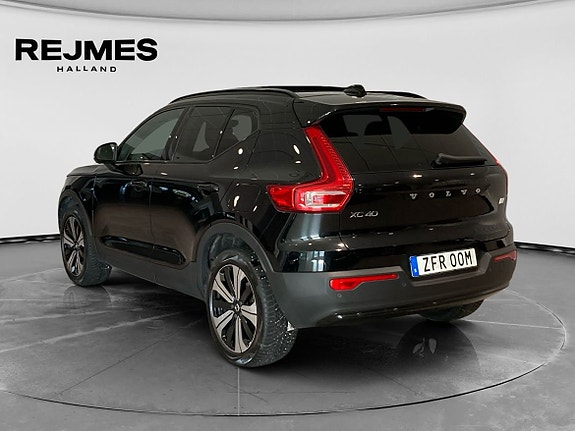 Volvo XC40 2 of 5