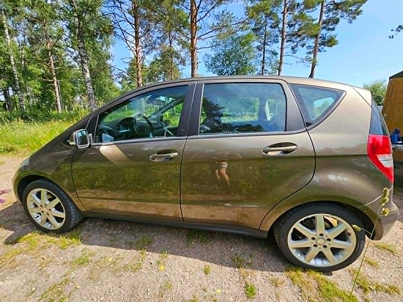 Mercedes-Benz A160 3 of 5