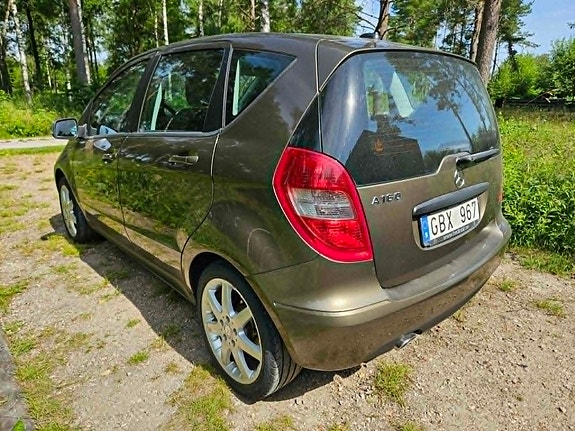 Mercedes-Benz A160 2 of 5
