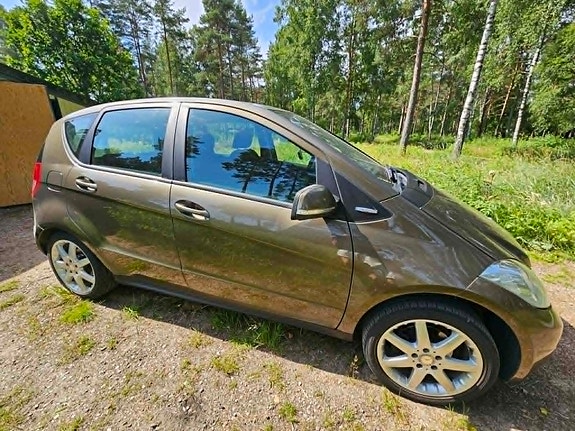 Mercedes-Benz A160 4 of 5