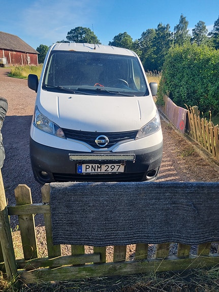 Nissan NV200 2 of 4