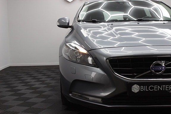 Volvo V40 3 of 5