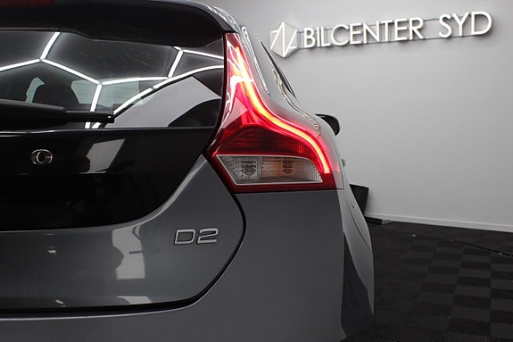 Volvo V40 9 of 18