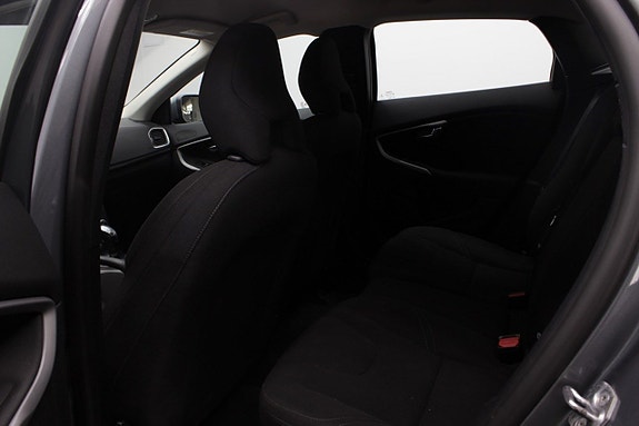 Volvo V40 12 of 18