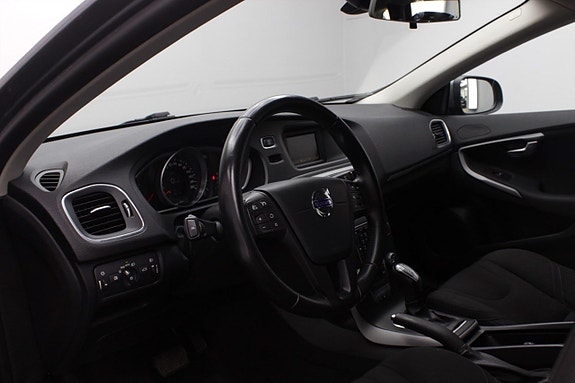 Volvo V40 10 of 18