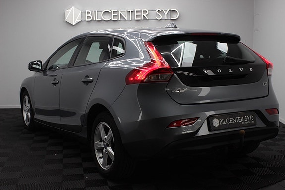 Volvo V40 8 of 18