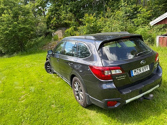 Subaru Outback 2 of 5