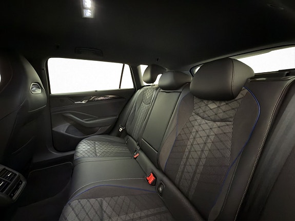 Volkswagen Passat 13 of 30