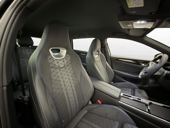 Volkswagen Passat 11 of 30