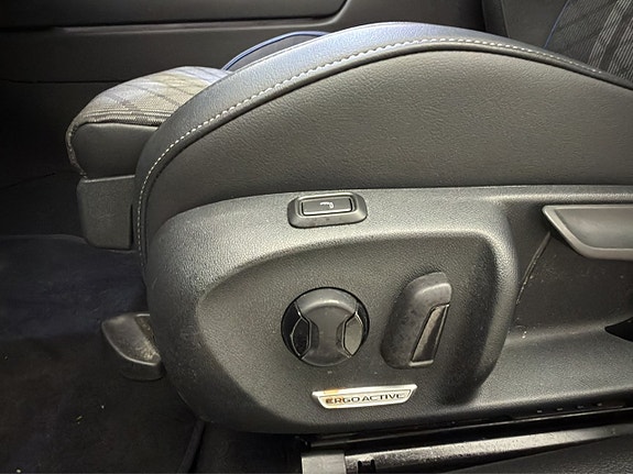 Volkswagen Passat 14 of 30