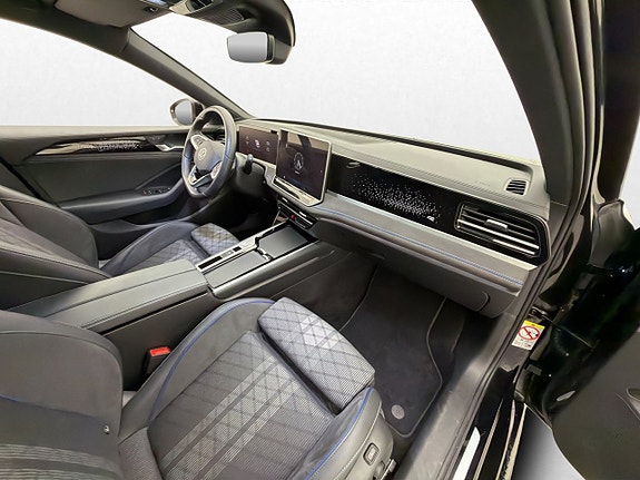 Volkswagen Passat 12 of 30