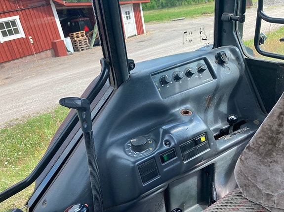 Valmet/Valtra 700 med skogshytt och Skogsdäck 10 of 12