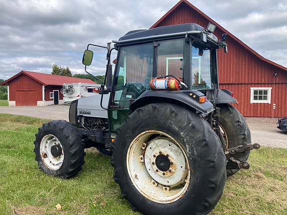 Valmet/Valtra 700 med skogshytt och Skogsdäck 6 of 12