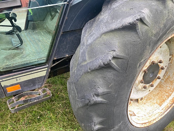 Valmet/Valtra 700 med skogshytt och Skogsdäck 7 of 12