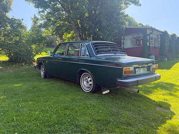 Volvo 144 2 of 5